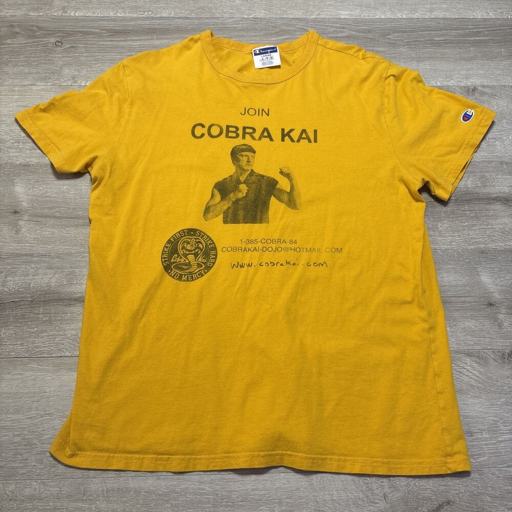Cobra Kai Champion Heavyweight T-Shirt Yellow Front & Back Designs Netflix Large - Picture 1 of 3
